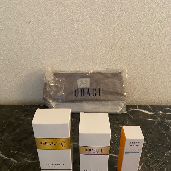 Obagi set of 3 Vitamin C skincare set for brighter, smoother skin - Picture 3 of 7